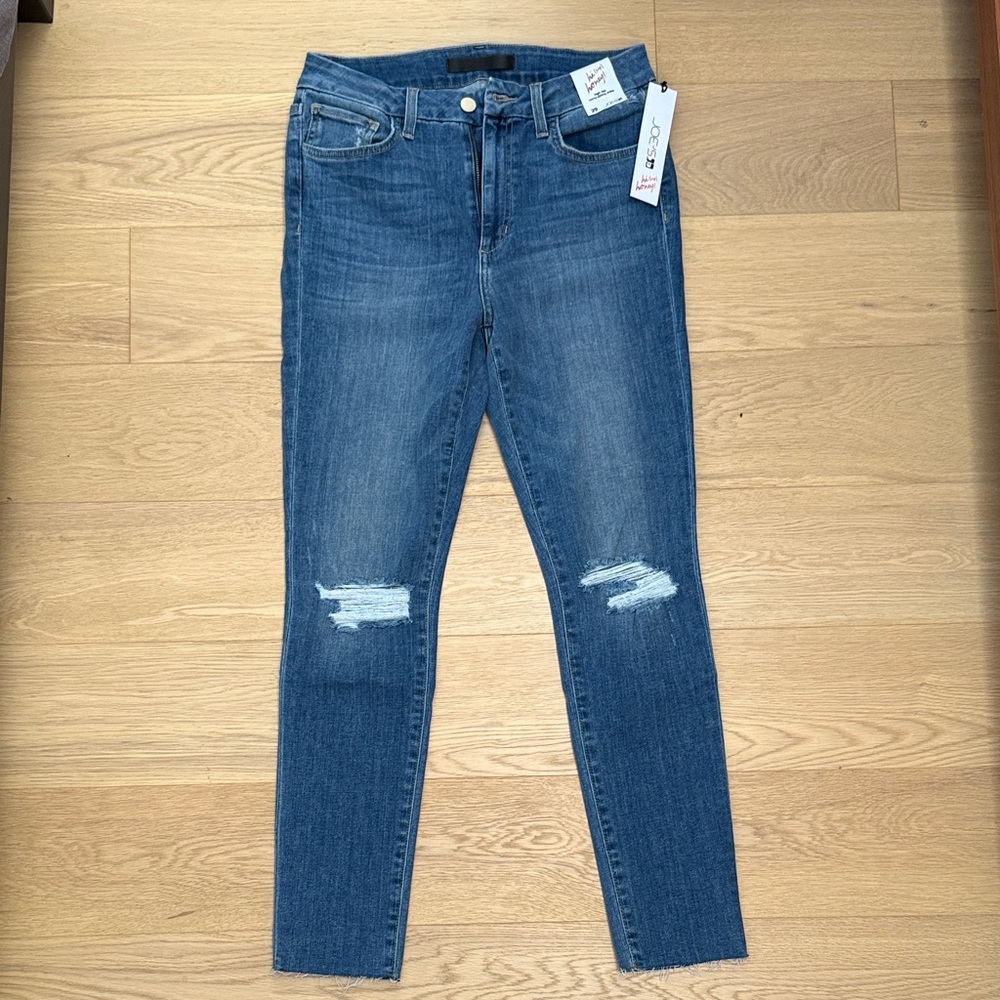 Distressed Raw Hem Skinny Jeans